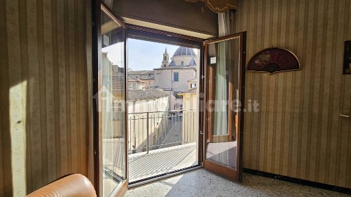 Quadrilocale via Gentile da Foligno 19, Centro Storico, Foligno