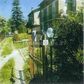 Gualdo Tadino, Via San Giovanni 33