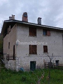Rocca di Mezzo, Viale delle Vittime 9 Maggio