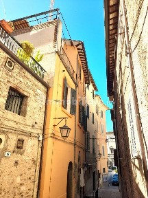 Spoleto, Via Tommaso Martani