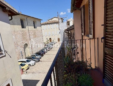 Trilocale via Scuola d'Arti e Mestieri 42, Centro Storico, Foligno
