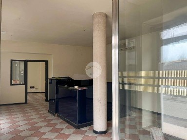 Locale commerciale in Affitto