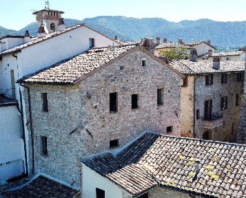 Trilocale piazza Giordano Bruno, Centro, Massa Martana
