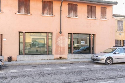 Locale commerciale in Affitto