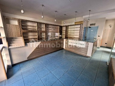 Locale commerciale in Affitto