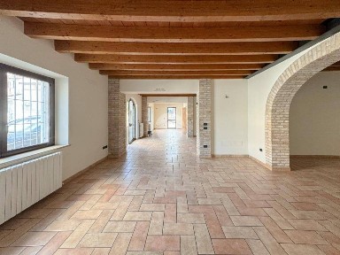 Locale commerciale in Affitto