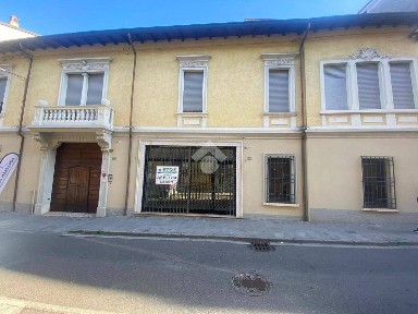Locale commerciale in Affitto