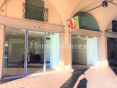 Locale commerciale in Affitto
