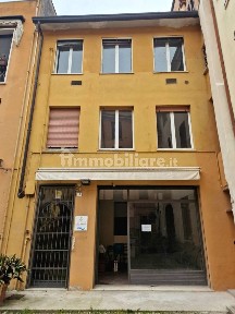 Locale commerciale in Affitto
