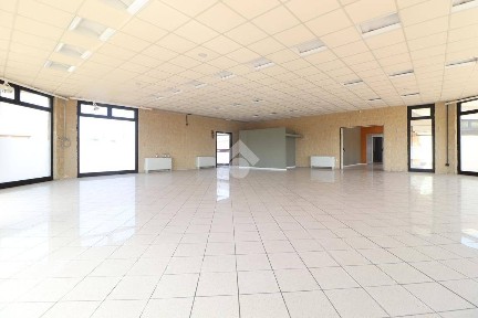Locale commerciale in Affitto