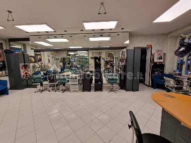 Locale commerciale in Affitto