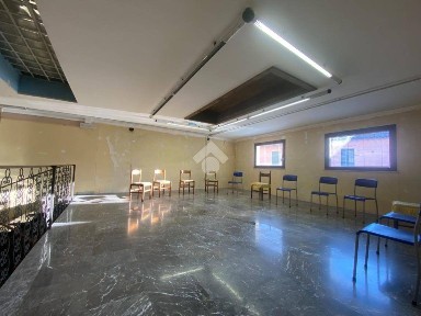 Locale commerciale in Affitto
