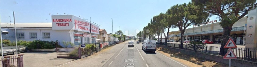 Locale commerciale in Affitto
