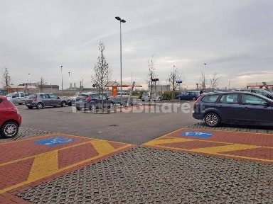 Locale commerciale in Affitto