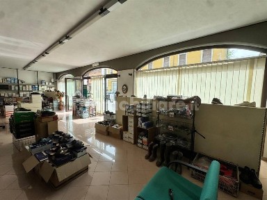 Locale commerciale in Affitto