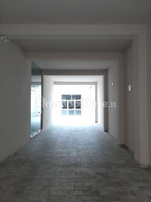Locale commerciale in Affitto