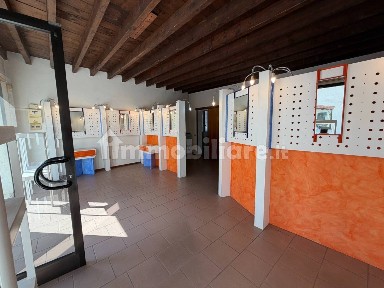 Locale commerciale in Affitto