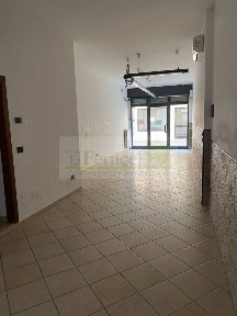 Locale commerciale in Affitto