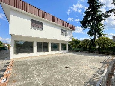 Locale commerciale in Affitto