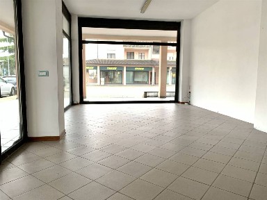 Locale commerciale in Affitto
