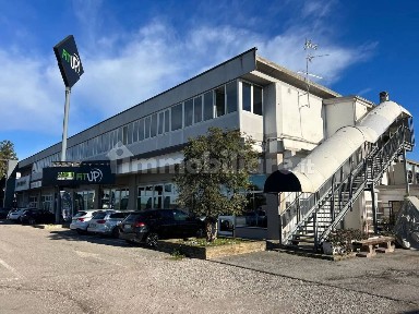Locale commerciale in Affitto
