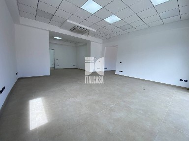Locale commerciale in Affitto