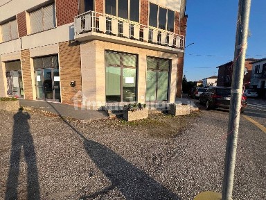 Locale commerciale in Affitto