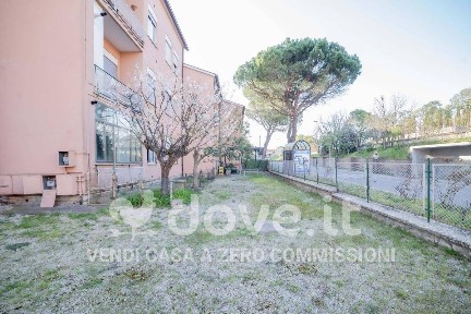 Trilocale via Angelo Cortesi 82, Centro, Todi