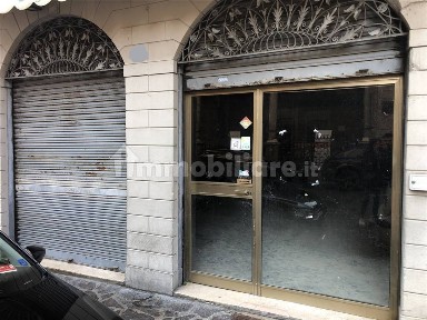 Locale commerciale in Affitto