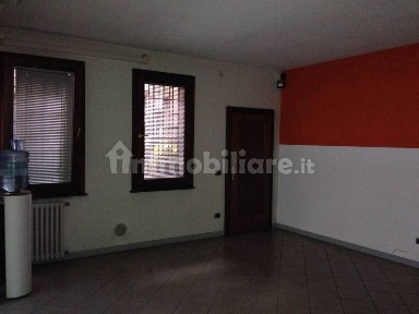 Locale commerciale in Affitto