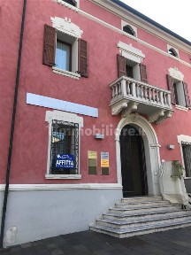 Locale commerciale in Affitto