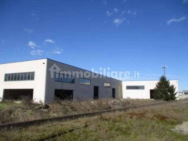 Capannone all'asta via San Lazzaro, Sale