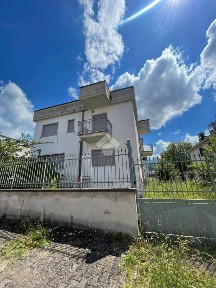 Sperone, Via Dei Funari, 19