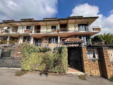 Villa a schiera 5 locali, ottimo stato, Picarelli, Rione Ferrovia, Archi, Avellino