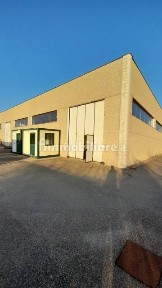 Capannone in Vendita
