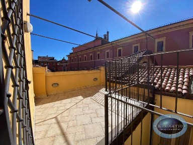 Attico piazza de' Celestini 1, Centro Storico, Bologna