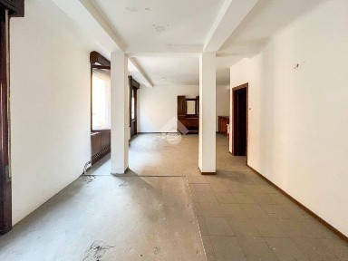 Locale commerciale in Affitto