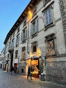 Locale commerciale in Affitto