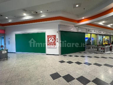 Locale commerciale in Affitto