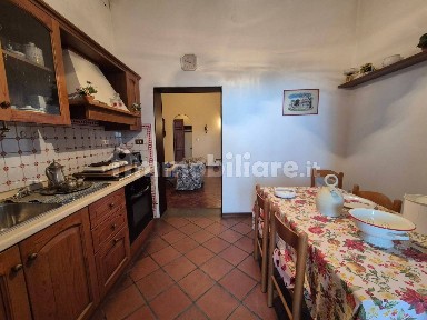 Pistoia, Piazza della Sala, Via dell'Anguillara, 33