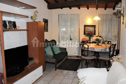 Trilocale piazza San Romualdo 14, Centro, Pescia