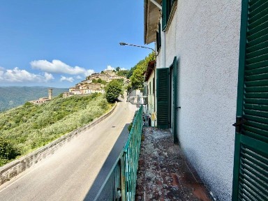 Trilocale corso Giacomo Matteotti 16, Castelli, Pescia Nord, Pescia