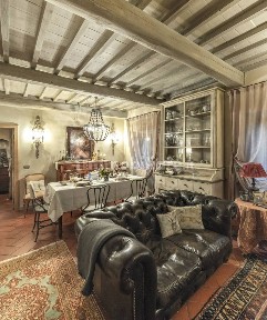 Appartamento via L. Giusfredi 17, Massa, Massa e Cozzile