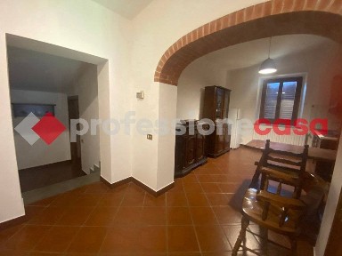 Trilocale via Castra, Capraia e Limite