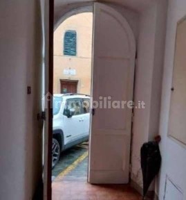 Pescia, Piazza Carlo Anzilotti, 6