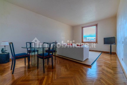 Trilocale via dei Bardi, San Niccolò, Firenze