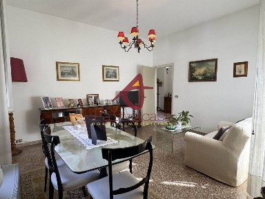 Appartamento buono stato, secondo piano, Centro, Lamporecchio