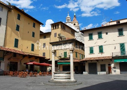 Pistoia, Piazza della Sala, Via della Madonna