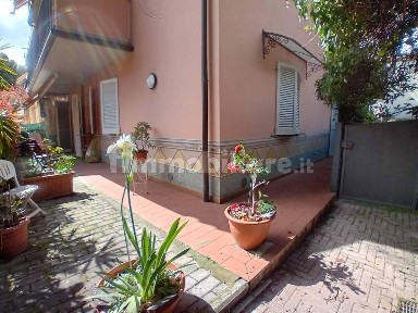Appartamento buono stato, piano terra, Centro, Pescia