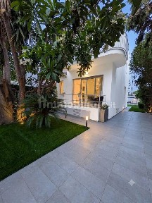 Villa bifamiliare viale del Ciclope, Mondello - Valdesi, Palermo